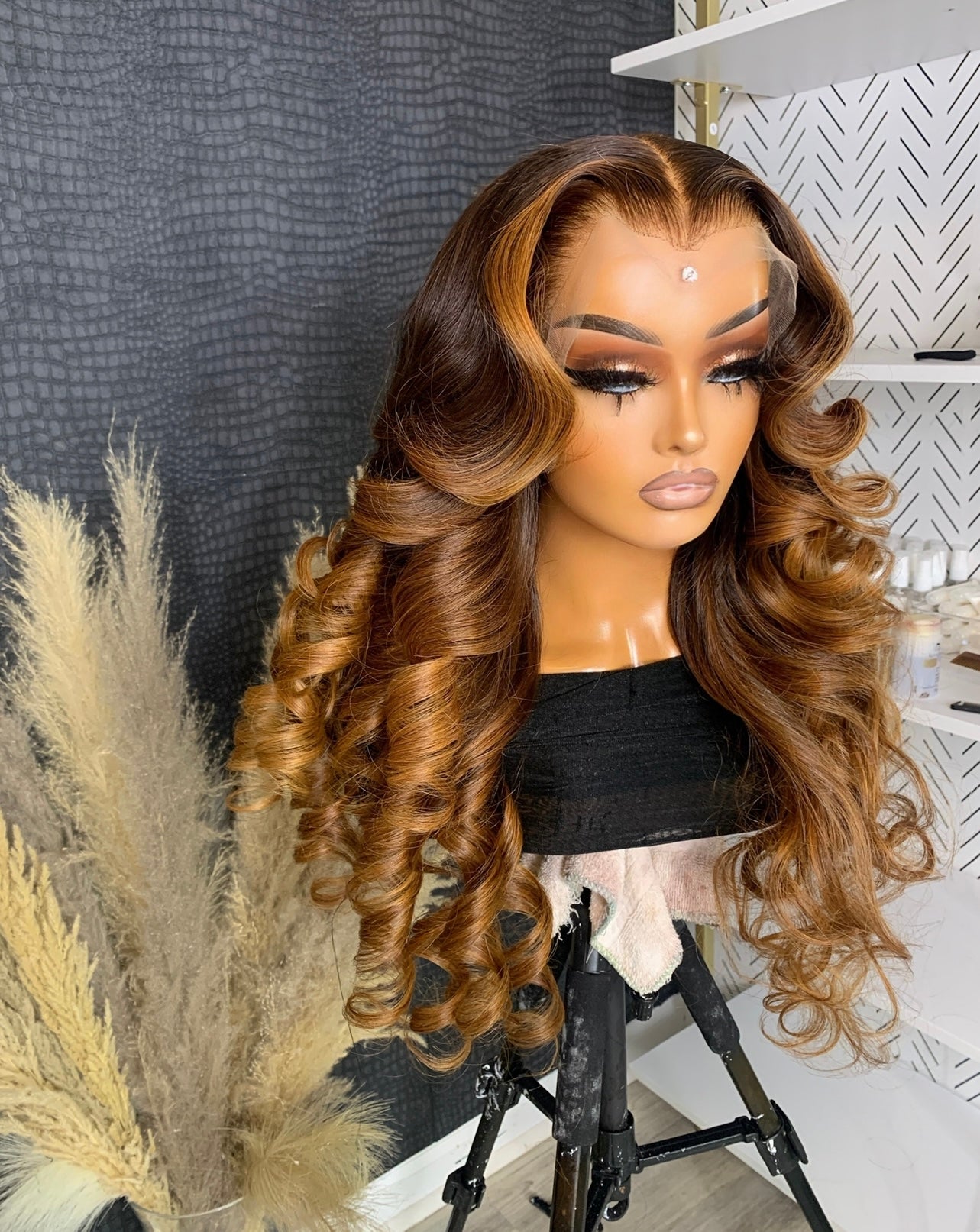28” straight 13x6 Frontal honey blonde ombré